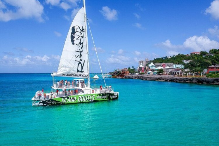 Reggae & Snorkeling Catamaran Cruise from Montego Bay